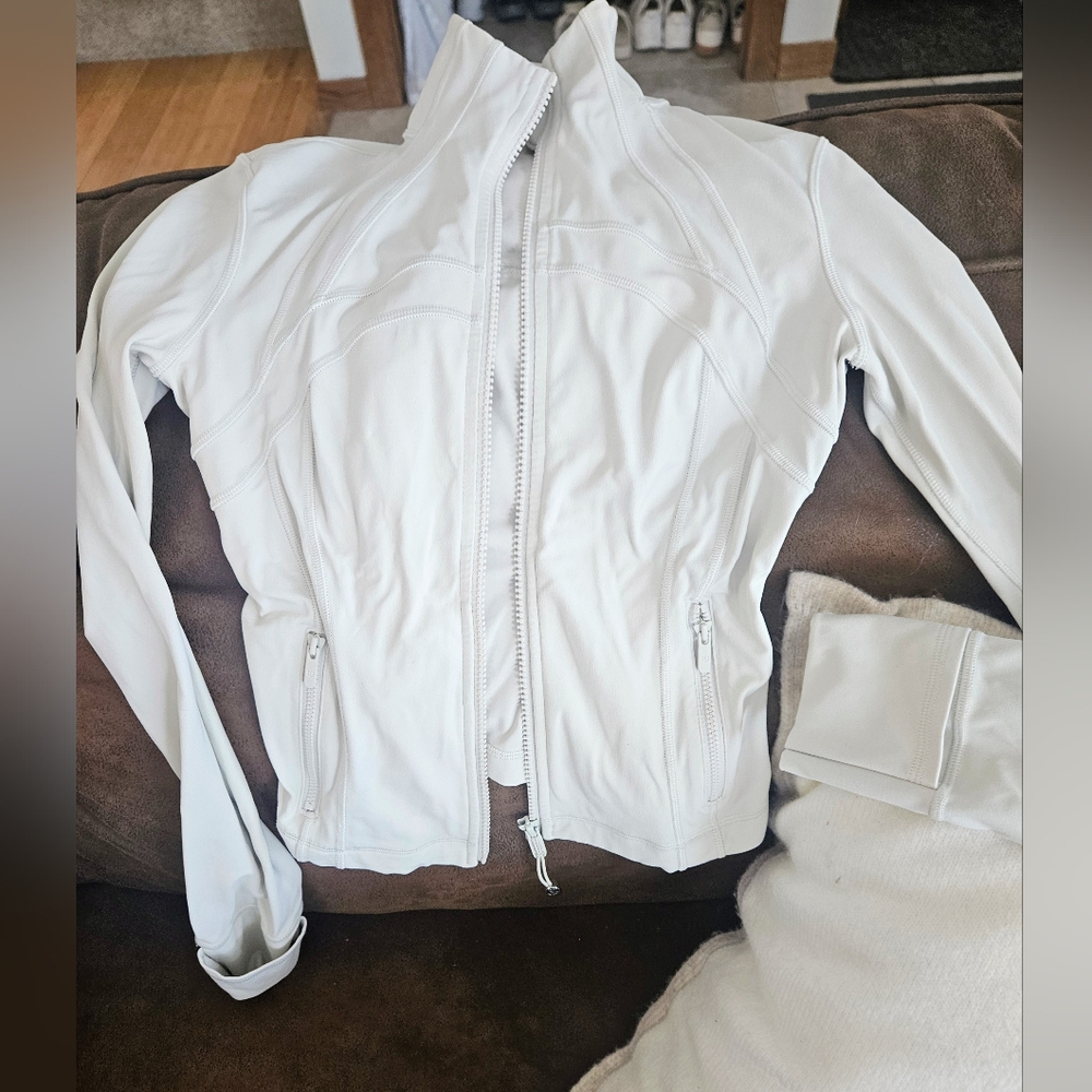Lululemon Women's Cropped Define Jacket - Bone - Size 2 - Nulu